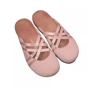 Women's Vionic Pink Slip-On Shoes Size 5